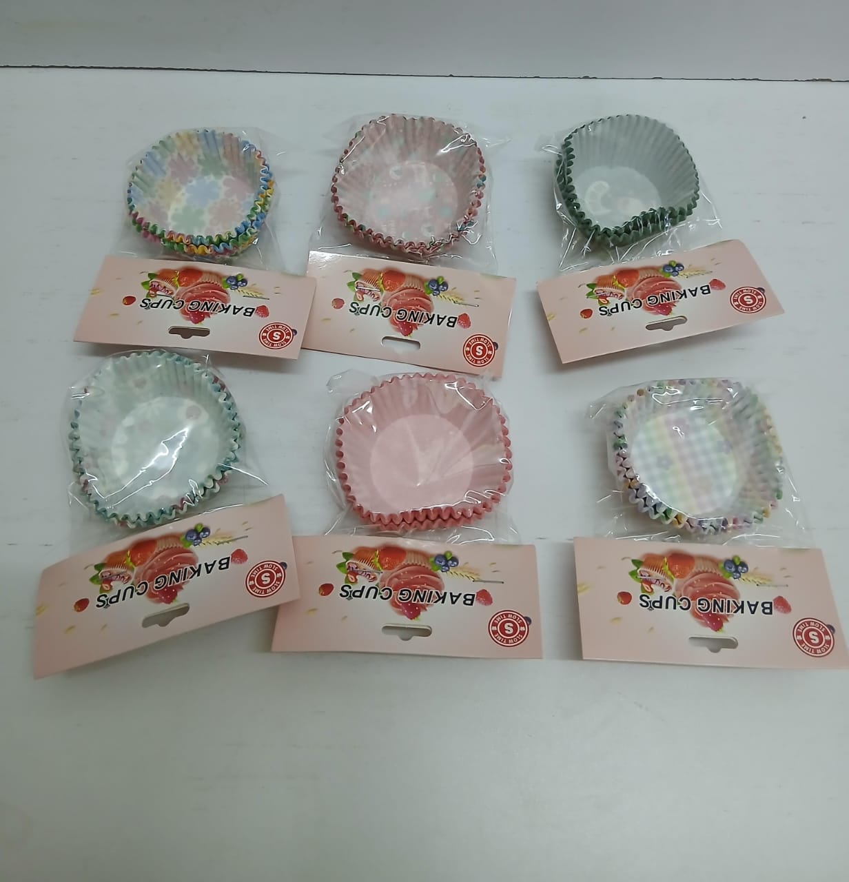 Disposable cupcake paper insert