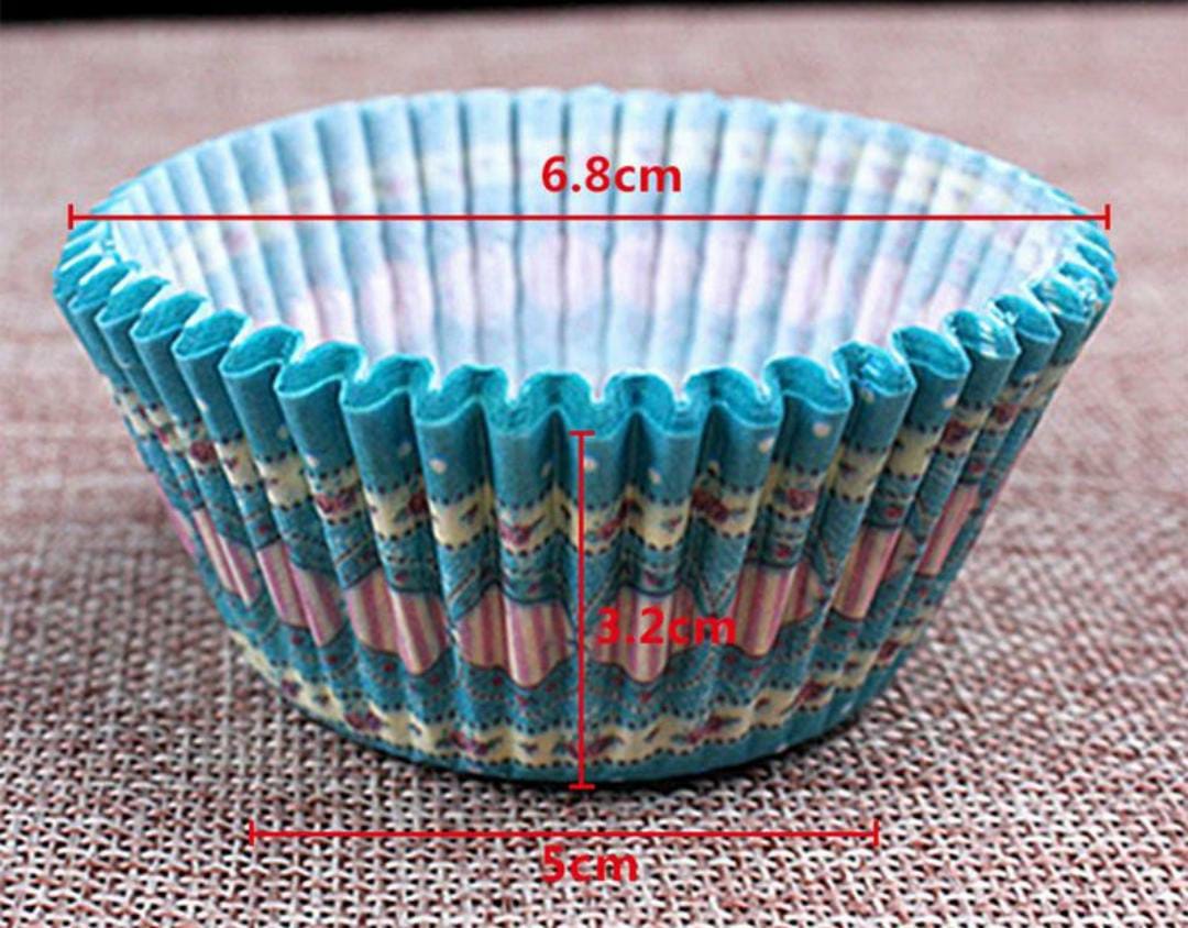 Disposable cupcake paper insert